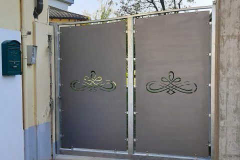 Cancello con decorazione